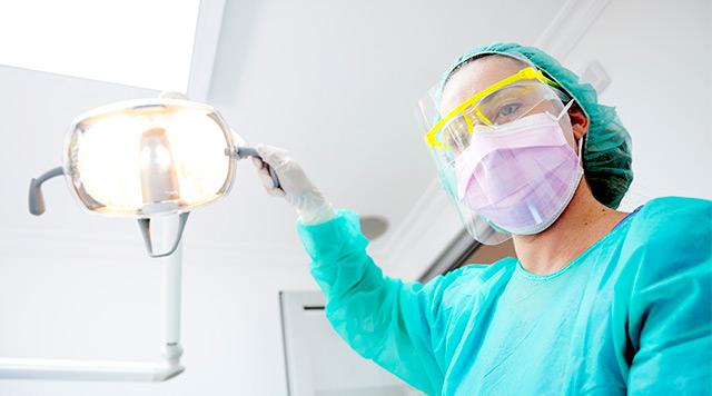 I dentisti croati introducono nuovi standard di protezione contro il virus Covid-19
